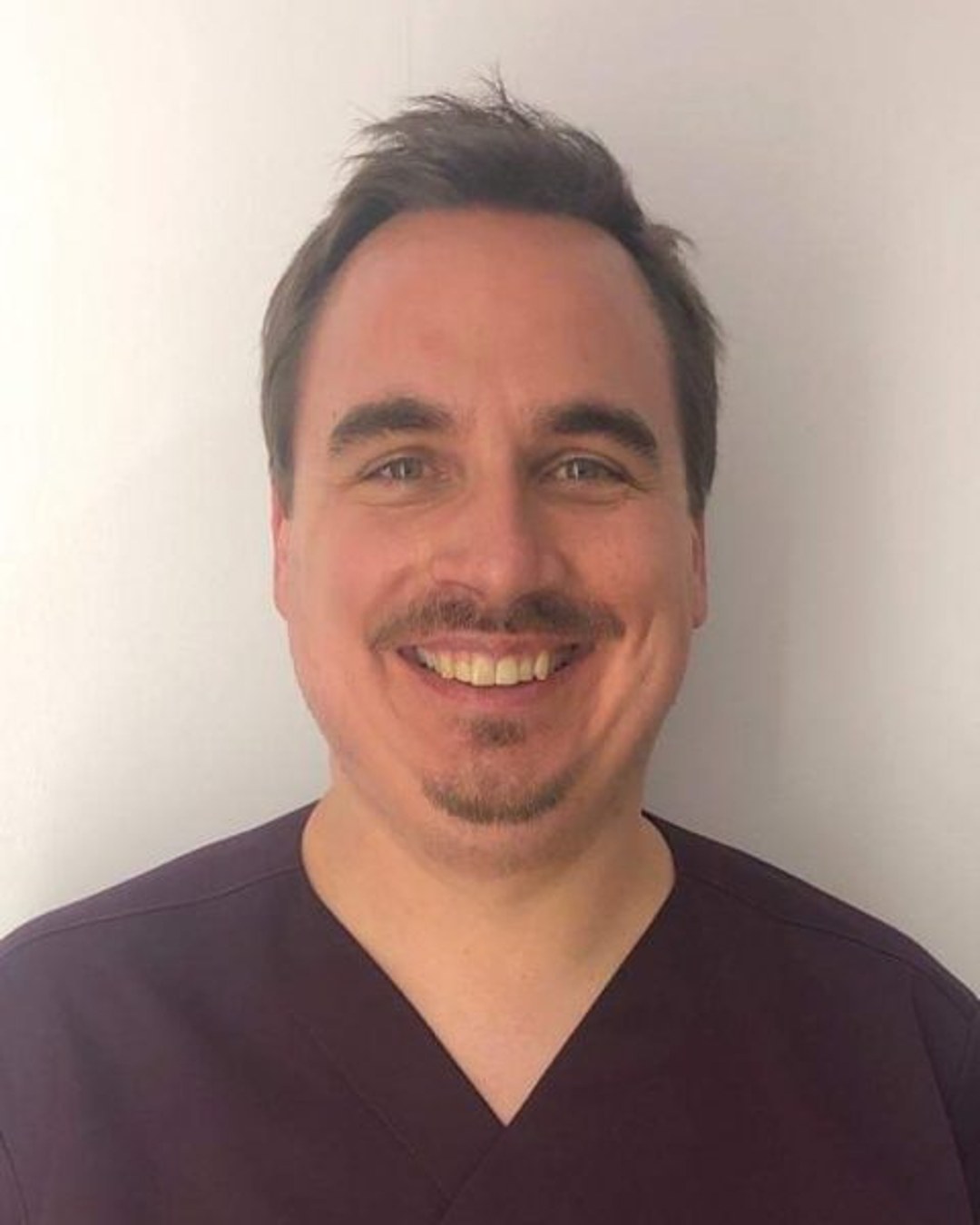 Dr. Gábor Soós — Facharzt für dentoalveoläre Chirurgie